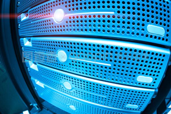 網(wǎng)絡(luò)服務(wù)器與云計(jì)算 現(xiàn)代信息技術(shù)服務(wù)的核心裝備與未來